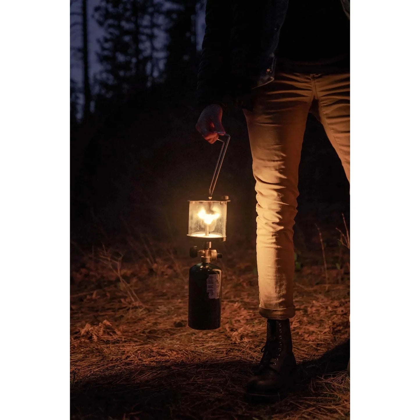 2 Mantle Propane Lantern Black, Weather resistant baked enamel finish