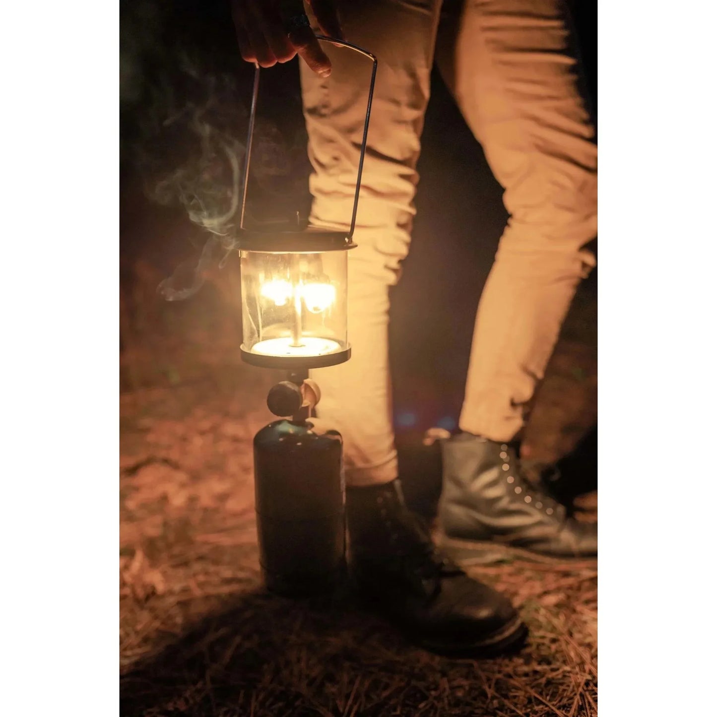2 Mantle Propane Lantern Black, Weather resistant baked enamel finish